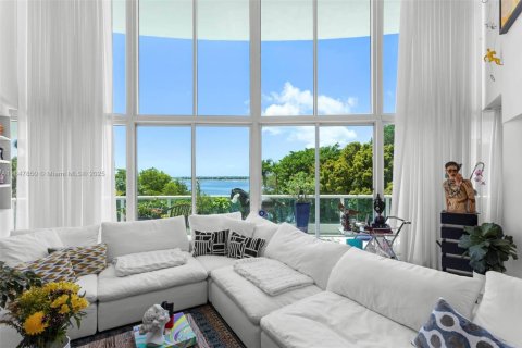 Condo in Miami, Florida, 3 bedrooms № 1979131 - photo 11