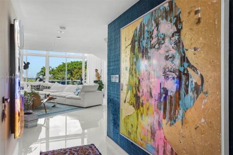 Condo in Miami, Florida, 3 bedrooms № 1979131 - photo 4