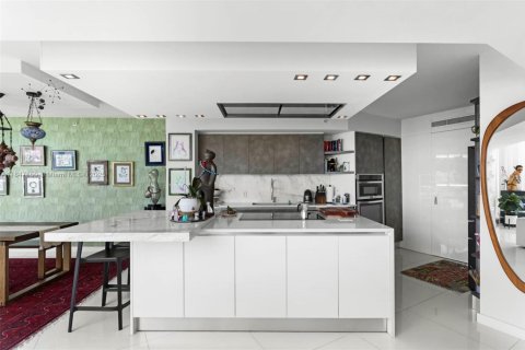 Condo in Miami, Florida, 3 bedrooms № 1979131 - photo 7