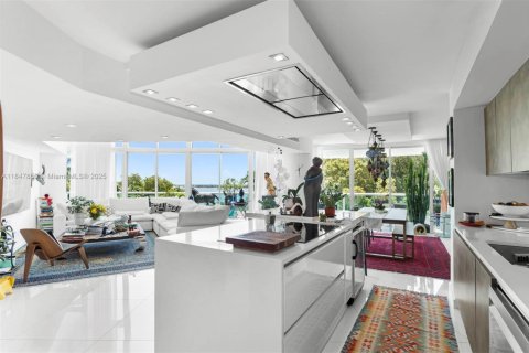 Condo in Miami, Florida, 3 bedrooms № 1979131 - photo 8