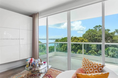 Condo in Miami, Florida, 3 bedrooms № 1979131 - photo 19