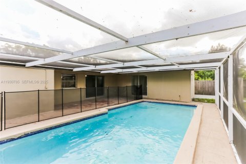 Снять в аренду виллу или дом в Мирамар, Флорида 4 спальни, 149.39м2, № 1989503 - фото 14