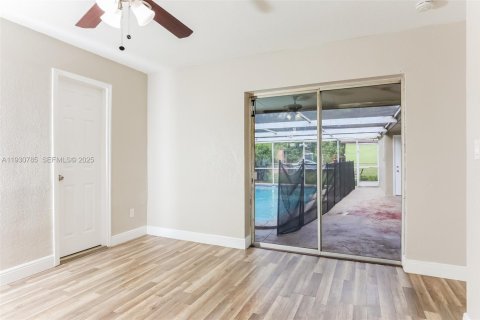 Снять в аренду виллу или дом в Мирамар, Флорида 4 спальни, 149.39м2, № 1989503 - фото 9