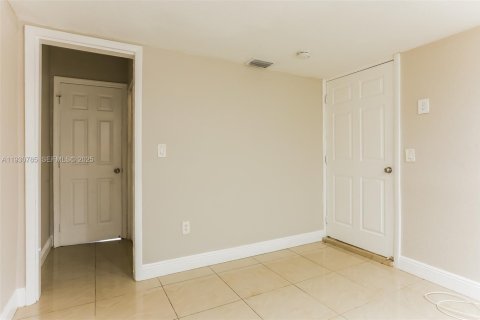 Снять в аренду виллу или дом в Мирамар, Флорида 4 спальни, 149.39м2, № 1989503 - фото 12