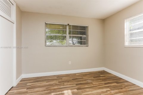 Снять в аренду виллу или дом в Мирамар, Флорида 4 спальни, 149.39м2, № 1989503 - фото 11