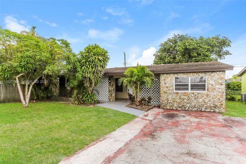 Снять в аренду виллу или дом в Мирамар, Флорида 4 спальни, 149.39м2, № 1989503 - фото 2