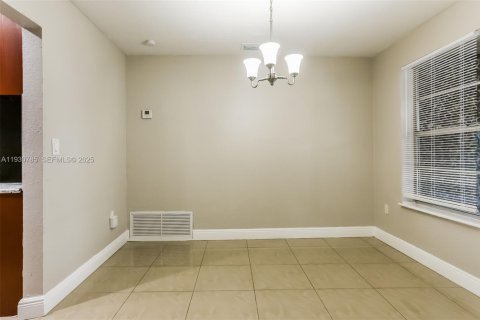 Снять в аренду виллу или дом в Мирамар, Флорида 4 спальни, 149.39м2, № 1989503 - фото 5