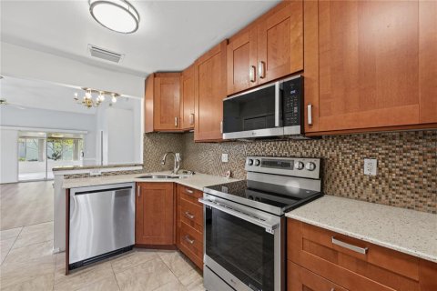 Villa ou maison à louer à Palm Harbor, Floride: 3 chambres, 130.99 m2 № 2427095 - photo 14