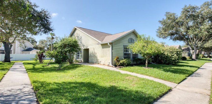 Villa ou maison à Palm Harbor, Floride 3 chambres, 130.99 m2 № 2427095