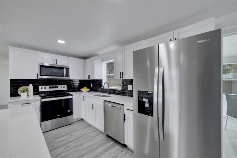 Villa ou maison à louer à New Port Richey, Floride: 3 chambres, 125.79 m2 № 2289558 - photo 6