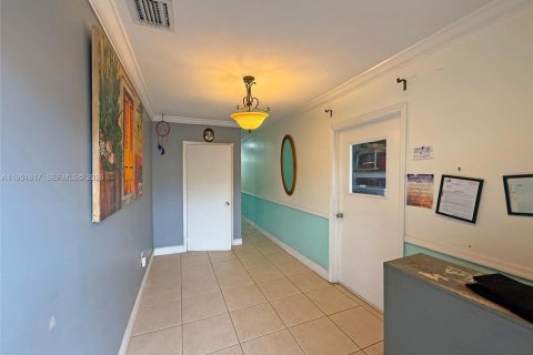 Commercial property in Medley, Florida № 2006288 - photo 4