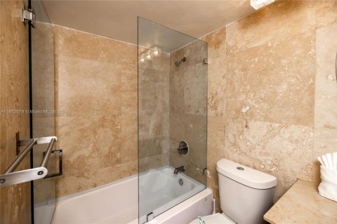 Copropriété à vendre à Miami Beach, Floride: 2 chambres, 89.19 m2 № 1859769 - photo 14