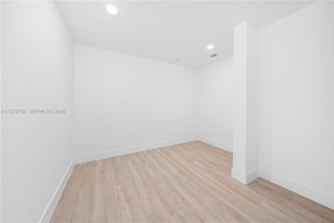 Condominio en alquiler en Miami, Florida, 2 dormitorios, 94.76 m2 № 2034024 - foto 13