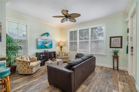 House in Islamorada, Village of Islands, Florida 2 bedrooms, 105.63 sq.m. № 1861365 - photo 2