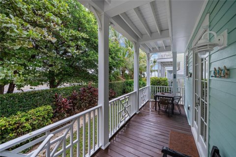 House in Islamorada, Village of Islands, Florida 2 bedrooms, 105.63 sq.m. № 1861365 - photo 12