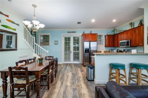 House in Islamorada, Village of Islands, Florida 2 bedrooms, 105.63 sq.m. № 1861365 - photo 7
