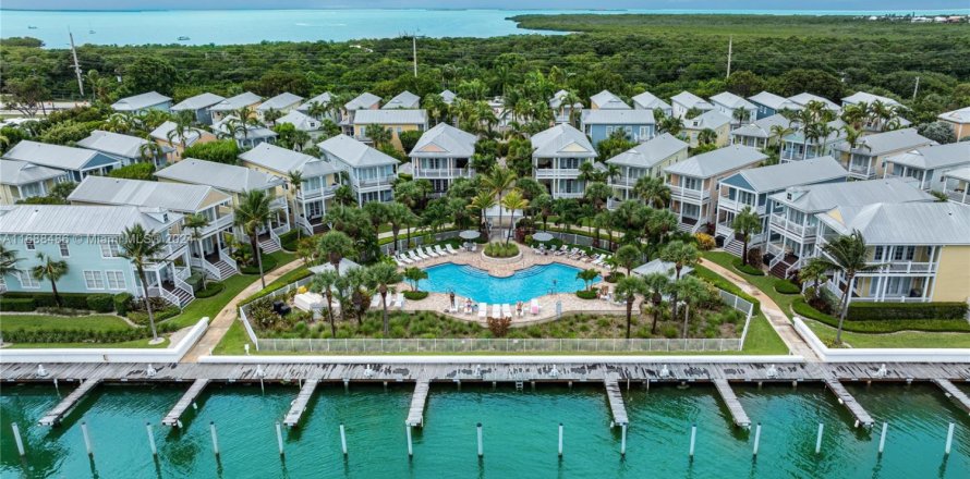 House in Islamorada, Village of Islands, Florida 2 bedrooms, 105.63 sq.m. № 1861365