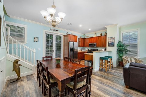 House in Islamorada, Village of Islands, Florida 2 bedrooms, 105.63 sq.m. № 1861365 - photo 8
