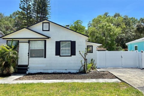 Villa ou maison à vendre à Tampa, Floride: 2 chambres, 90.3 m2 № 1749494 - photo 2