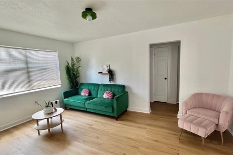 Villa ou maison à vendre à Tampa, Floride: 2 chambres, 90.3 m2 № 1749494 - photo 5