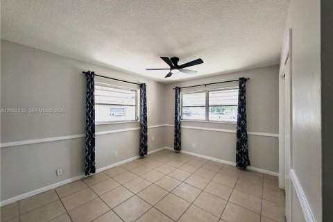 Villa ou maison à louer à North Lauderdale, Floride: 2 chambres, 100.71 m2 № 2172566 - photo 8