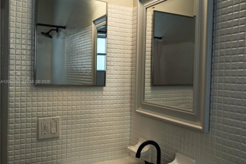 Villa ou maison à louer à North Lauderdale, Floride: 2 chambres, 100.71 m2 № 2172566 - photo 5