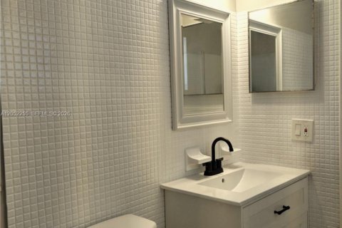 Villa ou maison à louer à North Lauderdale, Floride: 2 chambres, 100.71 m2 № 2172566 - photo 4