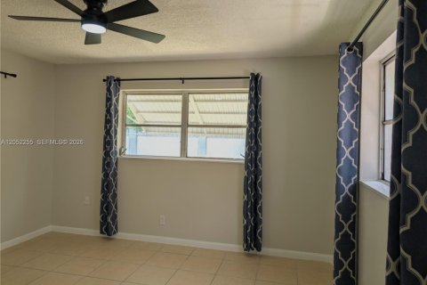 Villa ou maison à louer à North Lauderdale, Floride: 2 chambres, 100.71 m2 № 2172566 - photo 3