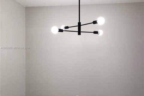 Villa ou maison à louer à North Lauderdale, Floride: 2 chambres, 100.71 m2 № 2172566 - photo 10