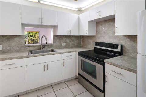 Снять в аренду кондоминиум в Норт-Майами, Флорида 2 спальни, 97.18м2, № 1972865 - фото 2