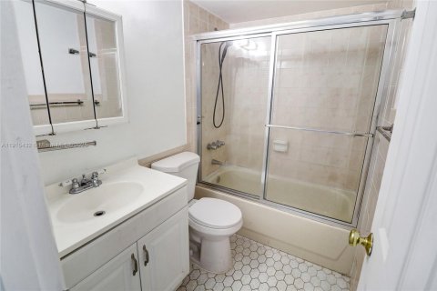 Снять в аренду кондоминиум в Норт-Майами, Флорида 2 спальни, 97.18м2, № 1972865 - фото 11