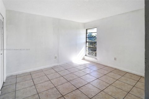 Снять в аренду кондоминиум в Норт-Майами, Флорида 2 спальни, 97.18м2, № 1972865 - фото 17