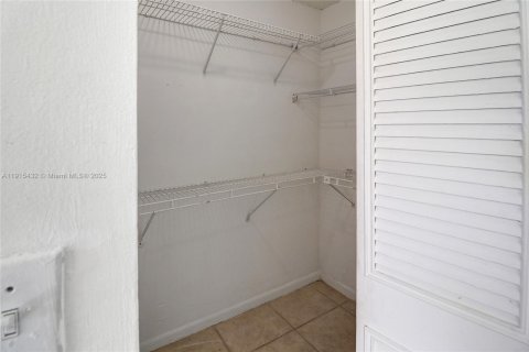 Снять в аренду кондоминиум в Норт-Майами, Флорида 2 спальни, 97.18м2, № 1972865 - фото 16