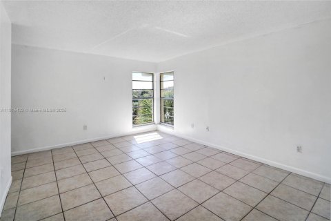 Снять в аренду кондоминиум в Норт-Майами, Флорида 2 спальни, 97.18м2, № 1972865 - фото 10