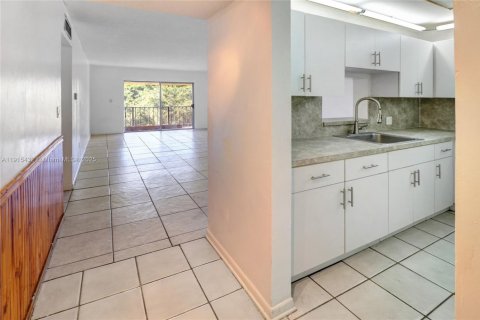 Снять в аренду кондоминиум в Норт-Майами, Флорида 2 спальни, 97.18м2, № 1972865 - фото 9
