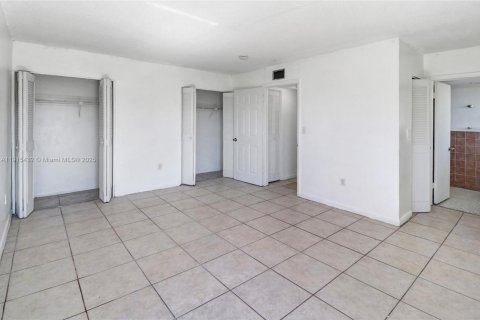 Снять в аренду кондоминиум в Норт-Майами, Флорида 2 спальни, 97.18м2, № 1972865 - фото 12
