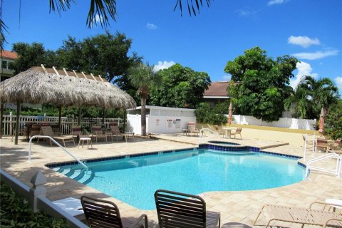 Townhouse in Tierra Verde, Florida 3 bedrooms, 207.73 sq.m. № 1894134 - photo 2