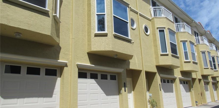 Touwnhouse à Saint Petersburg, Floride 3 chambres, 207.73 m2 № 1894134
