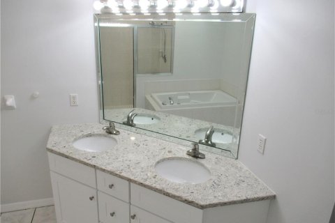 Townhouse in Tierra Verde, Florida 3 bedrooms, 207.73 sq.m. № 1894134 - photo 19
