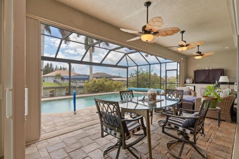 House in Port Charlotte, Florida 3 bedrooms, 190.08 sq.m. № 2330384 - photo 4