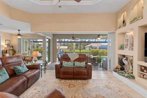 House in Port Charlotte, Florida 3 bedrooms, 190.08 sq.m. № 2330384 - photo 11
