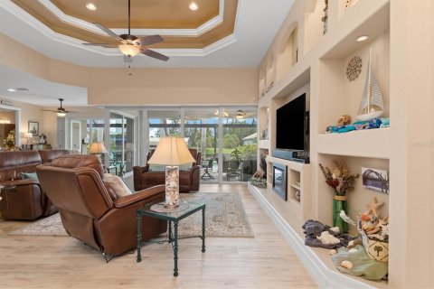 House in Port Charlotte, Florida 3 bedrooms, 190.08 sq.m. № 2330384 - photo 8