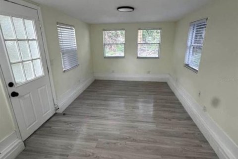 Casa en alquiler en Port Richey, Florida, 2 dormitorios, 75.81 m2 № 2119409 - foto 4