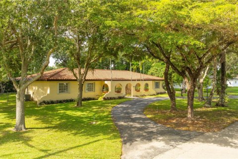 Villa ou maison à Miami-Dade, Floride 4 chambres № 2266099