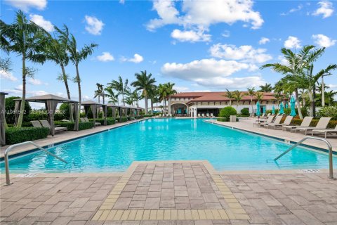 Купить таунхаус в Хайалиа, Флорида 3 спальни, 143.07м2, № 2027419 - фото 4