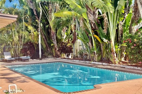 Villa ou maison à vendre à Miami, Floride: 4 chambres, 200.58 m2 № 2414769 - photo 2