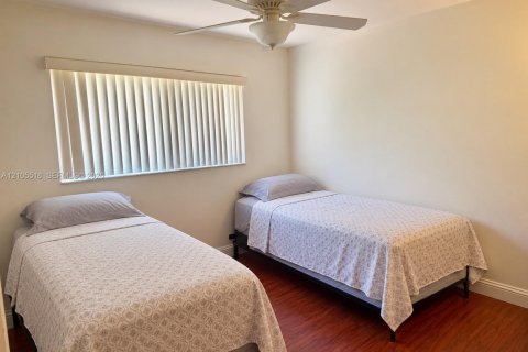 Villa ou maison à vendre à Miami, Floride: 4 chambres, 200.58 m2 № 2414769 - photo 8