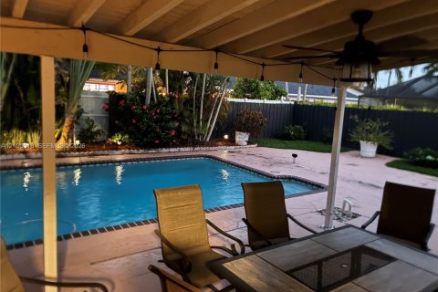 Villa ou maison à vendre à Miami, Floride: 4 chambres, 200.58 m2 № 2414769 - photo 12