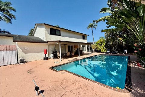 Villa ou maison à vendre à Miami, Floride: 4 chambres, 200.58 m2 № 2414769 - photo 11