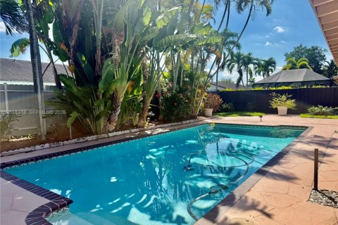 Villa ou maison à vendre à Miami, Floride: 4 chambres, 200.58 m2 № 2414769 - photo 10